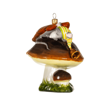 Мышь на грибе